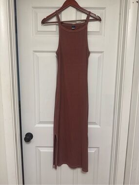 Old Navy Sleeveless Maxi Dress in Rust Brown